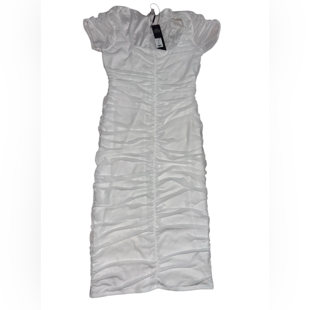 White midi fashion nova dress 
Size large
New with tags